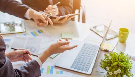 紙の申請業務が抱える課題とその解決策 2社の事例もご紹介