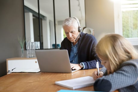 テレワークとは?意味・働き方・導入方法・注意点などを簡単に解説