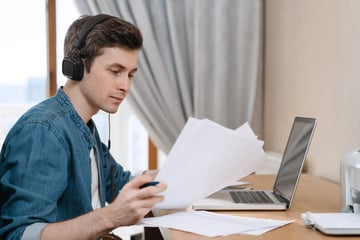 テレワークとリモートワークの違いは？導入の理由や形態なども解説