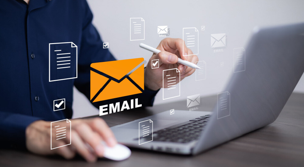 エクセルのメール添付による文書回覧のメリット・デメリット、ワークフローシステムによる効率化を紹介